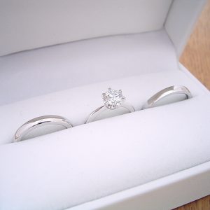 婚約指輪と結婚指輪のセット販売